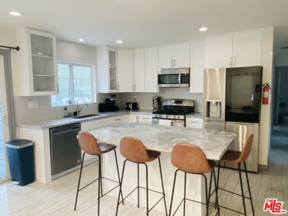 Properties 2 22937 Wyandotte Street