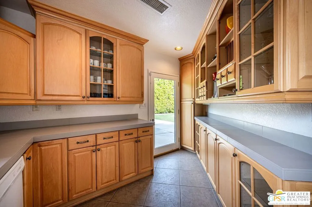 Palm Springs, California 92262, United States, 6 Bedrooms Bedrooms, ,4 BathroomsBathrooms,Residential,Pending,14438