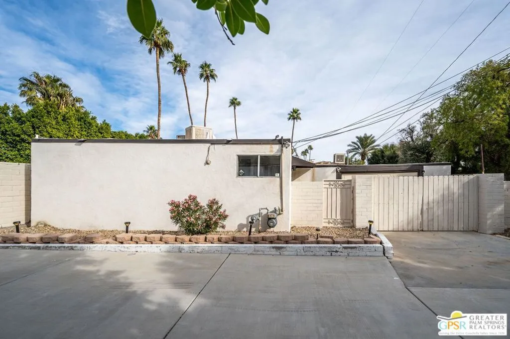 Palm Springs, California 92262, United States, 6 Bedrooms Bedrooms, ,4 BathroomsBathrooms,Residential,Pending,14438