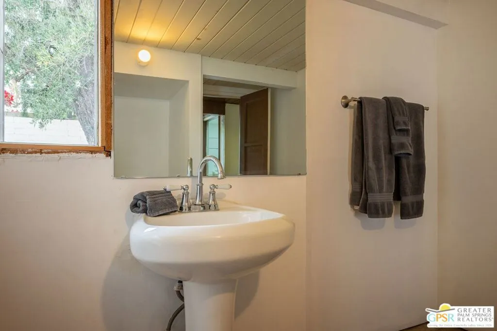 Palm Springs, California 92262, United States, 6 Bedrooms Bedrooms, ,4 BathroomsBathrooms,Residential,Pending,14438