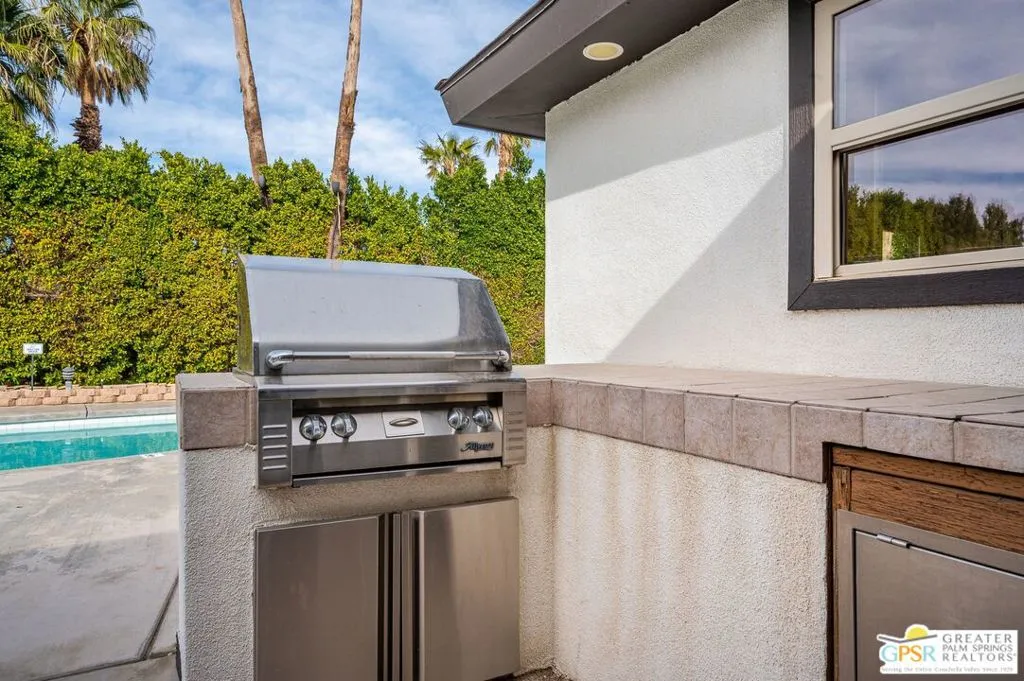 Palm Springs, California 92262, United States, 6 Bedrooms Bedrooms, ,4 BathroomsBathrooms,Residential,Pending,14438