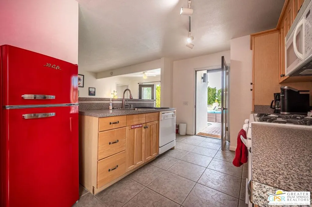 Palm Springs, California 92262, United States, 6 Bedrooms Bedrooms, ,4 BathroomsBathrooms,Residential,Pending,14438