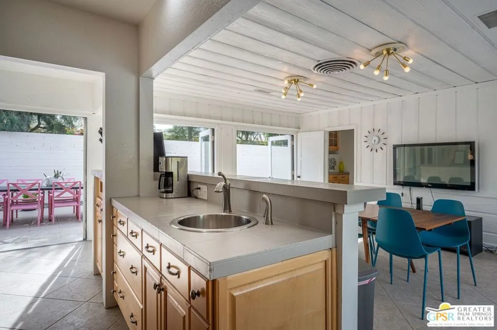 Palm Springs, California 92262, United States, 6 Bedrooms Bedrooms, ,4 BathroomsBathrooms,Residential,Pending,14438