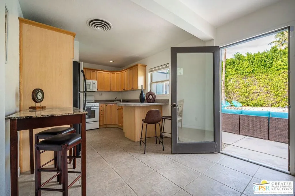 Palm Springs, California 92262, United States, 6 Bedrooms Bedrooms, ,4 BathroomsBathrooms,Residential,Pending,14438