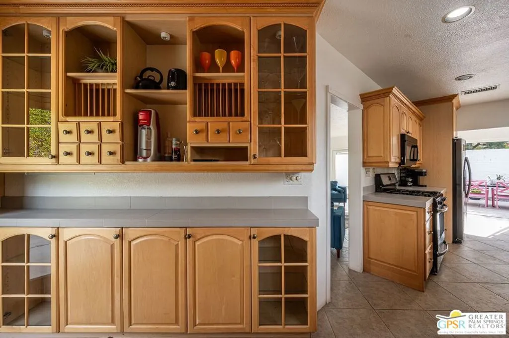 Palm Springs, California 92262, United States, 6 Bedrooms Bedrooms, ,4 BathroomsBathrooms,Residential,Pending,14438