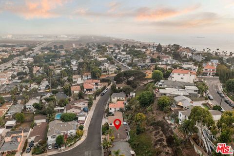 A home in Playa Del Rey