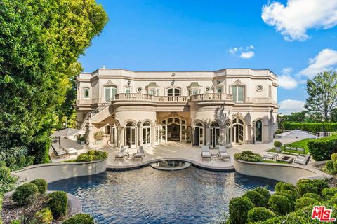 1091 Laurel Way Beverly Hills CA 90210