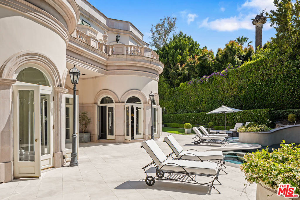 Properties 3 1091 Laurel Way