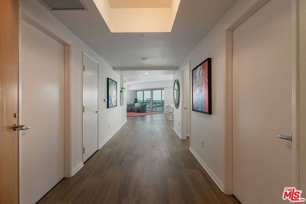listing image 0