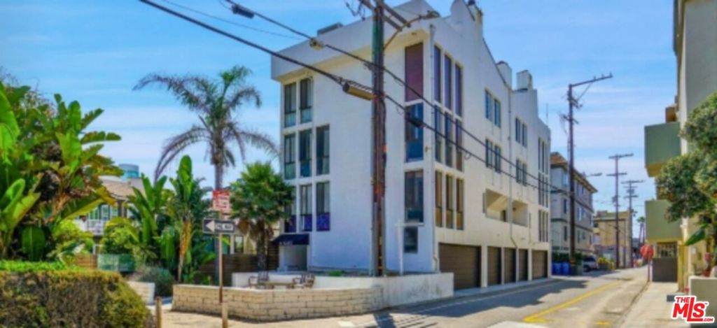 Properties 3 14 Mast Street