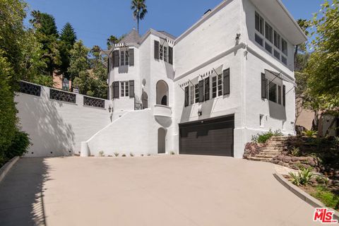 Single Family Residence in Los Angeles CA 4803 Cromwell Avenue.jpg