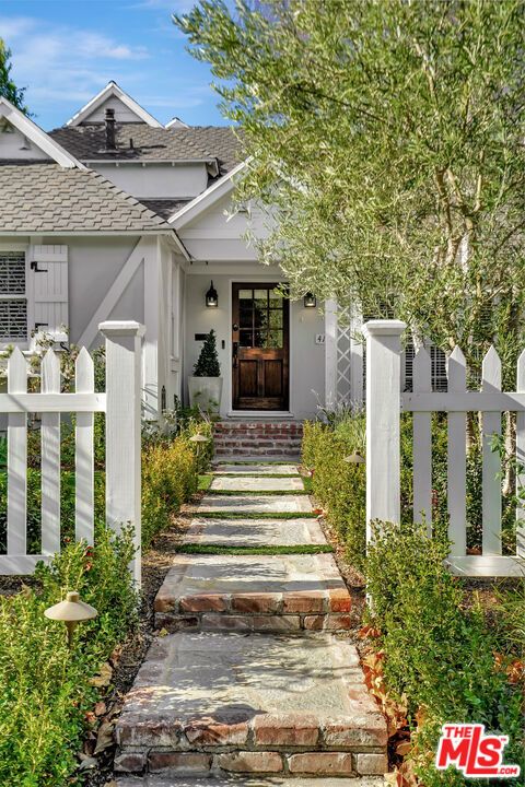 A home in Studio City