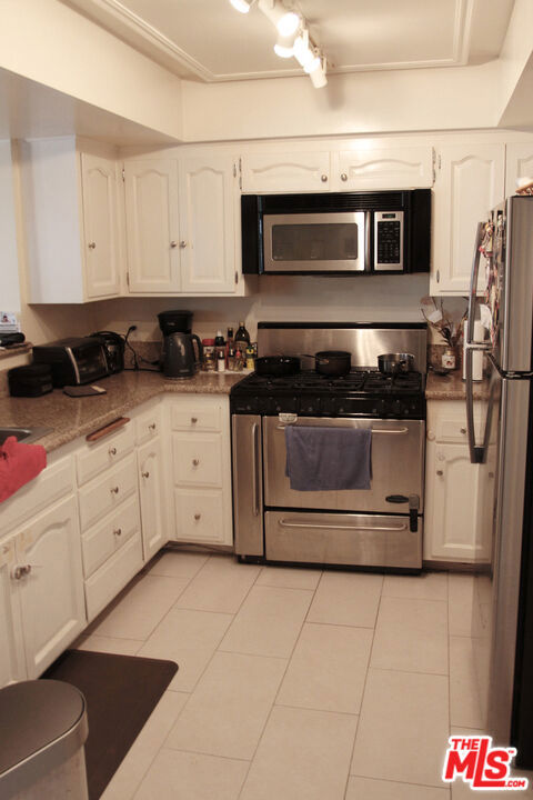 Properties 4 6724 Hillpark Drive 201