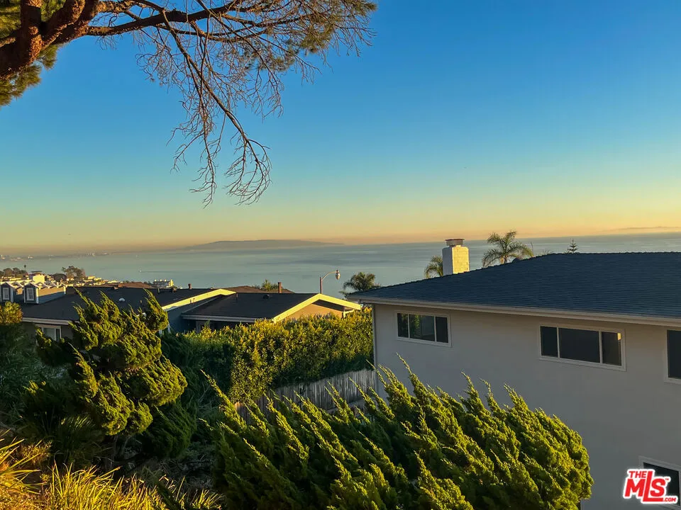 Pacific Palisades, California 90272, United States, 5 Bedrooms Bedrooms, ,3 BathroomsBathrooms,Residential,Active,27980
