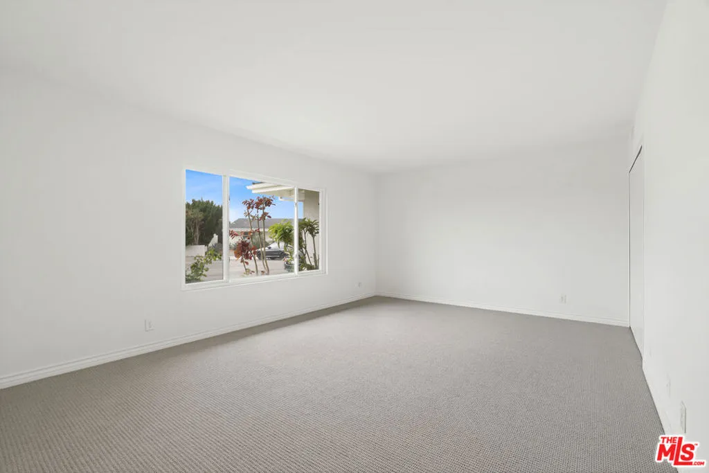 Pacific Palisades, California 90272, United States, 5 Bedrooms Bedrooms, ,3 BathroomsBathrooms,Residential,Active,27980