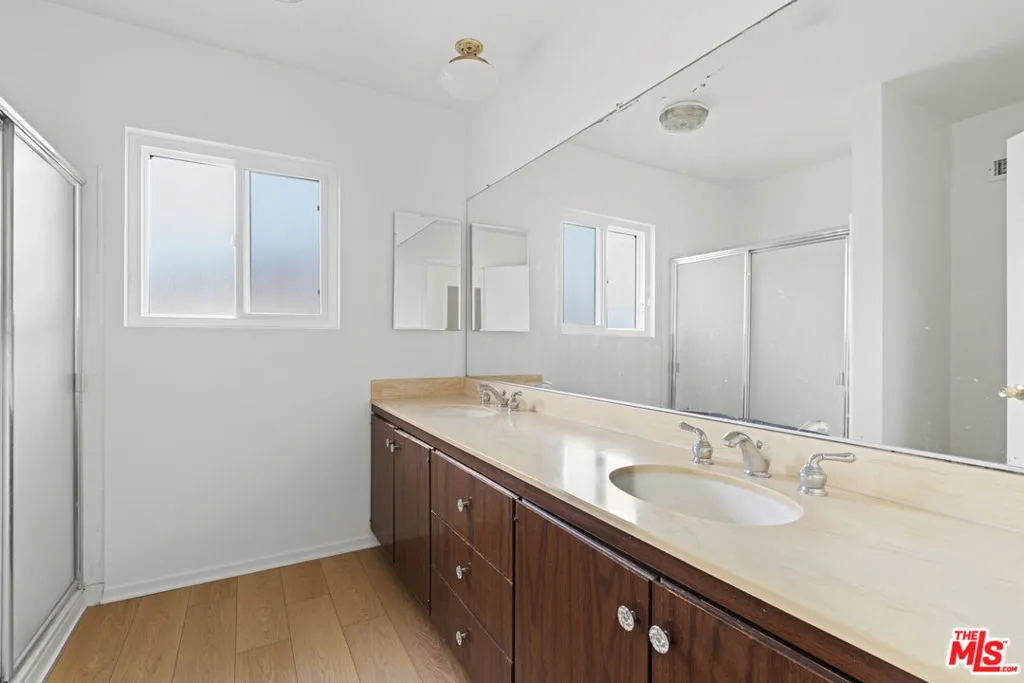 Pacific Palisades, California 90272, United States, 5 Bedrooms Bedrooms, ,3 BathroomsBathrooms,Residential,Active,27980