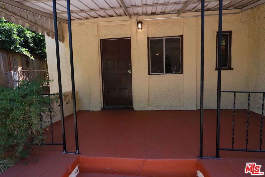 810 N Hobart Boulevard