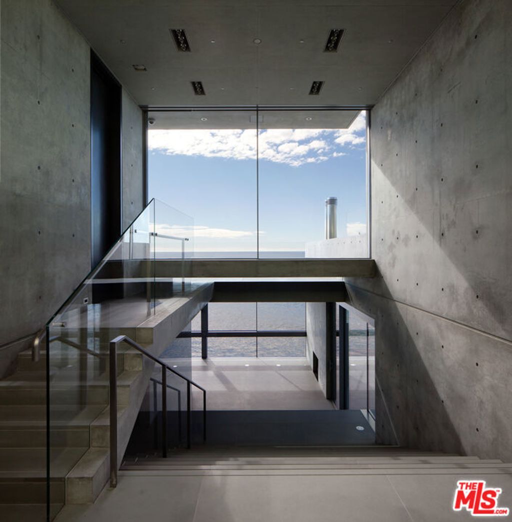 listing image 0