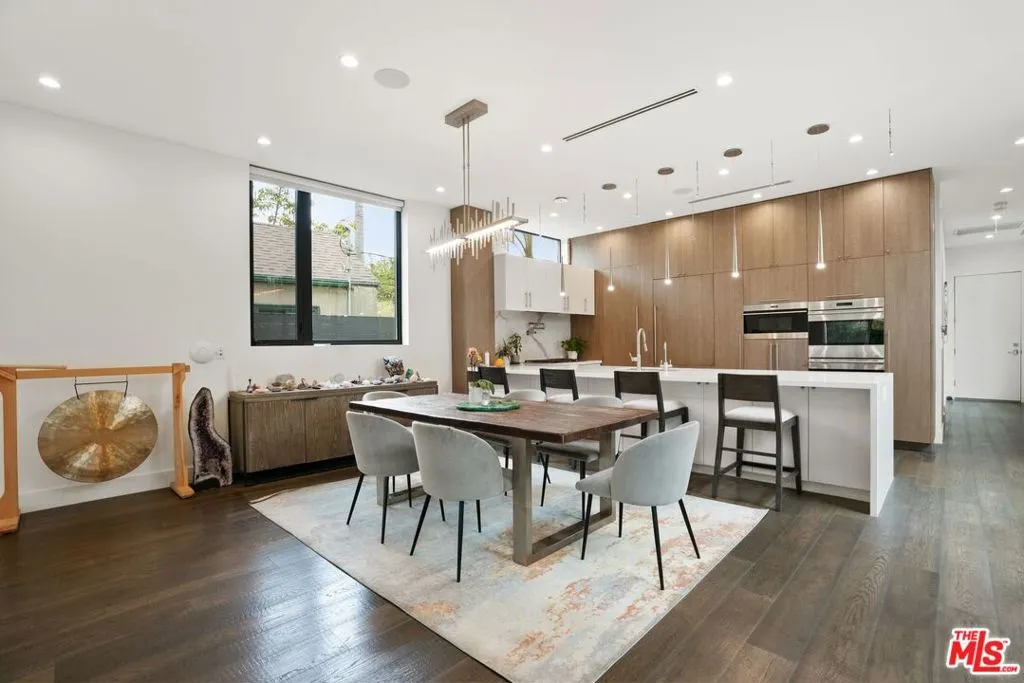 Venice, California 90291, United States, 5 Bedrooms Bedrooms, ,5 BathroomsBathrooms,Residential,Active,134615