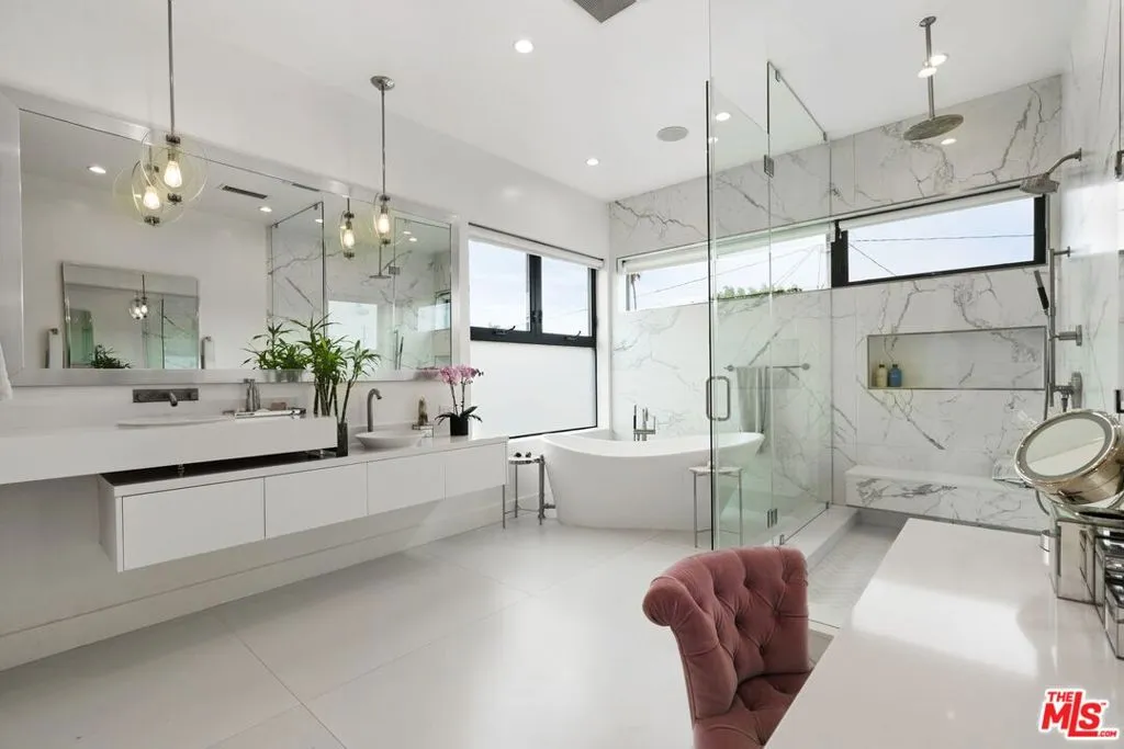 Venice, California 90291, United States, 5 Bedrooms Bedrooms, ,5 BathroomsBathrooms,Residential,Active,134615