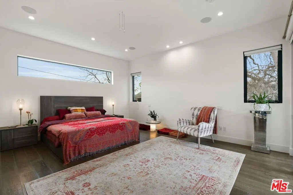 Venice, California 90291, United States, 5 Bedrooms Bedrooms, ,5 BathroomsBathrooms,Residential,Active,134615