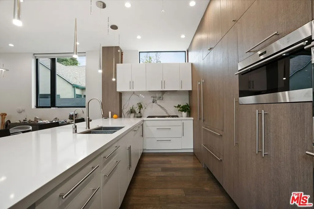 Venice, California 90291, United States, 5 Bedrooms Bedrooms, ,5 BathroomsBathrooms,Residential,Active,134615