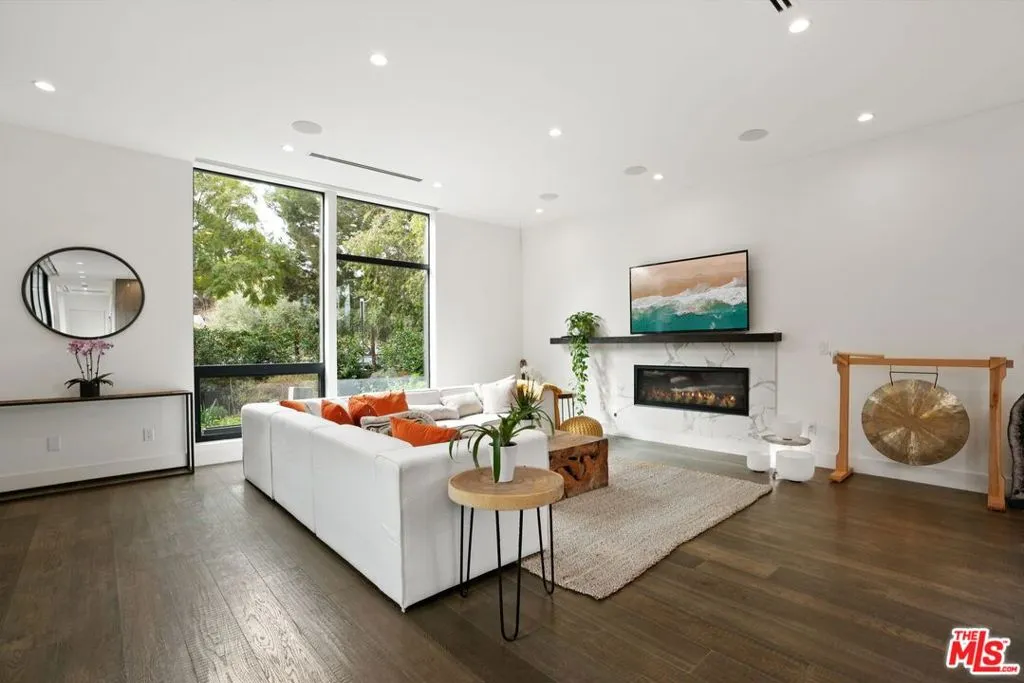 Venice, California 90291, United States, 5 Bedrooms Bedrooms, ,5 BathroomsBathrooms,Residential,Active,134615