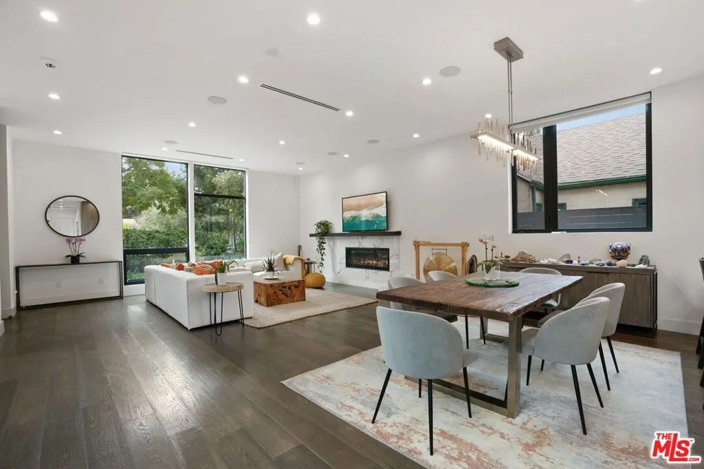 Venice, California 90291, United States, 5 Bedrooms Bedrooms, ,5 BathroomsBathrooms,Residential,Active,134615