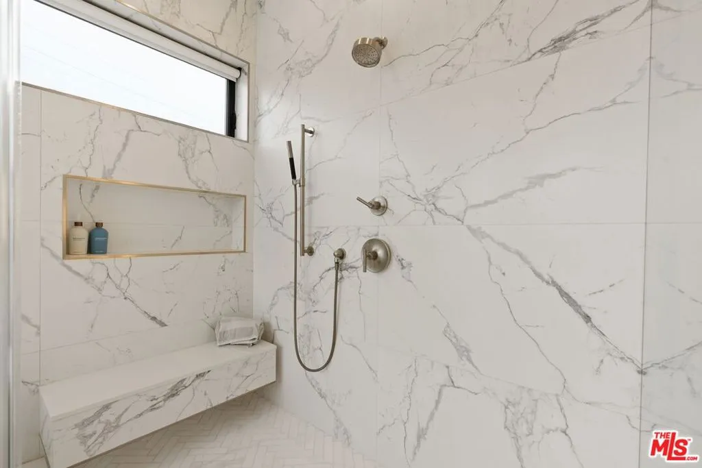 Venice, California 90291, United States, 5 Bedrooms Bedrooms, ,5 BathroomsBathrooms,Residential,Active,134615