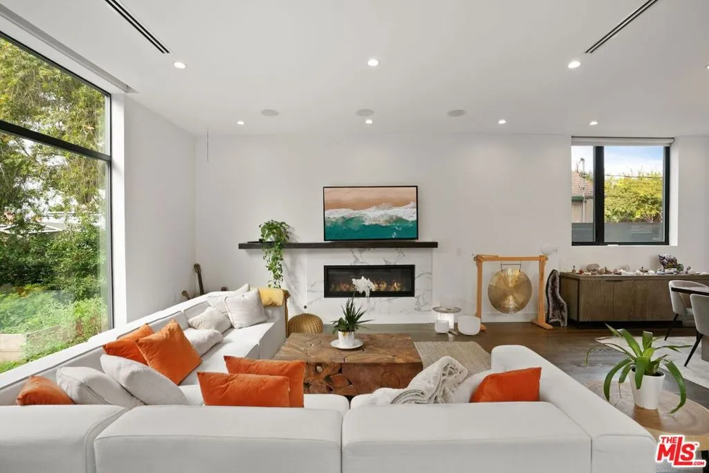 Venice, California 90291, United States, 5 Bedrooms Bedrooms, ,5 BathroomsBathrooms,Residential,Active,134615