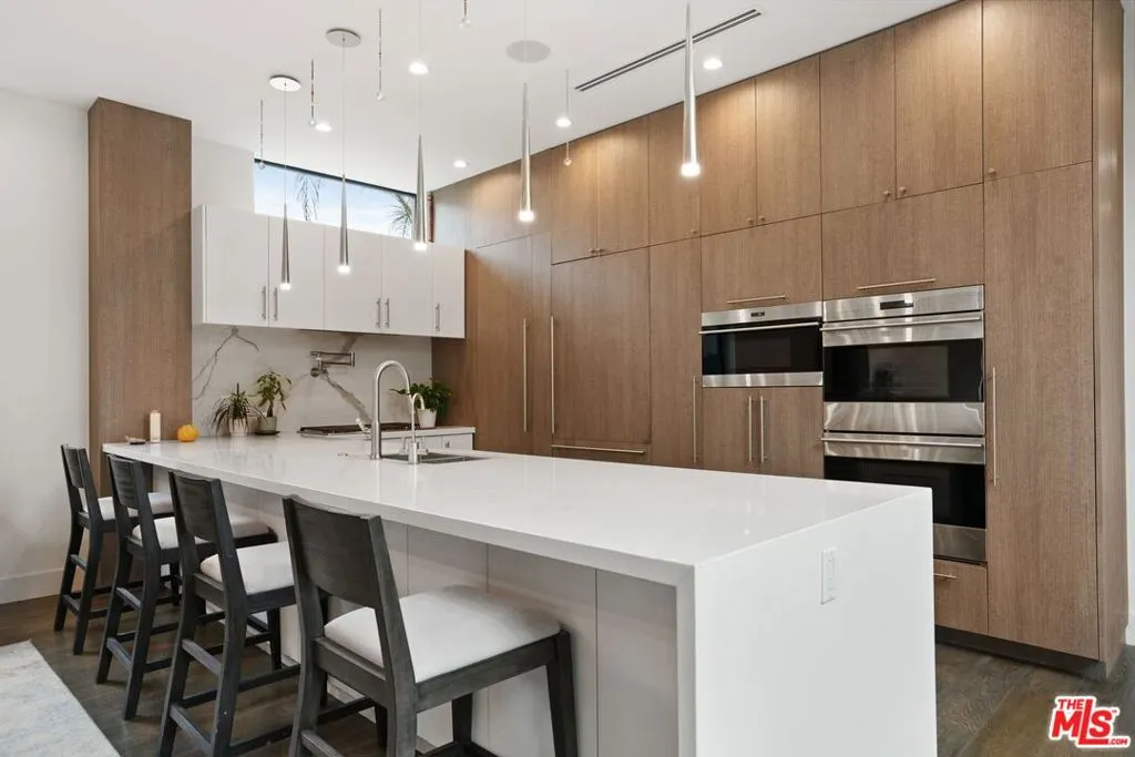 Venice, California 90291, United States, 5 Bedrooms Bedrooms, ,5 BathroomsBathrooms,Residential,Active,134615