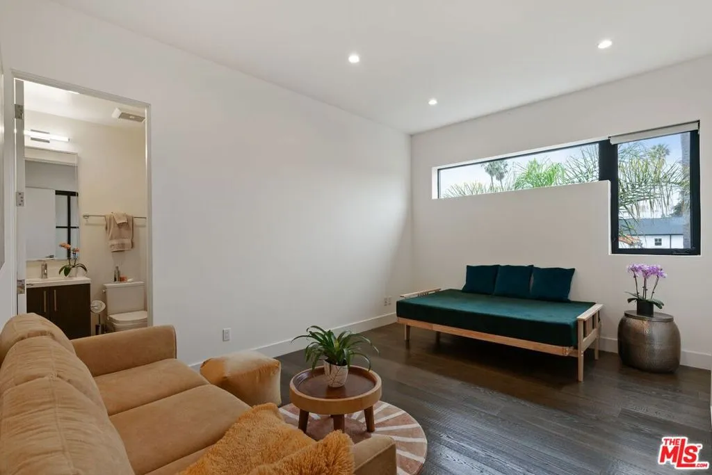 Venice, California 90291, United States, 5 Bedrooms Bedrooms, ,5 BathroomsBathrooms,Residential,Active,134615