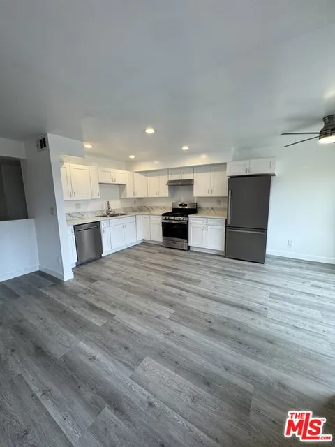 MLS: 25512013
