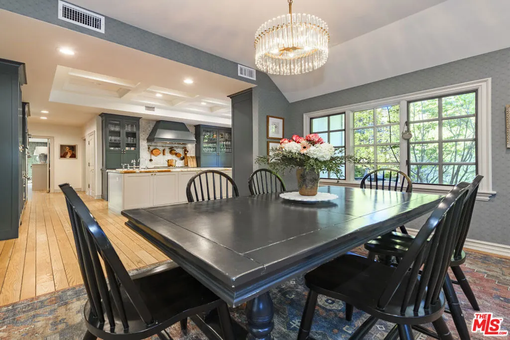 Woodland Hills, California 91364, United States, 5 Bedrooms Bedrooms, ,6 BathroomsBathrooms,Residential,Active,33663