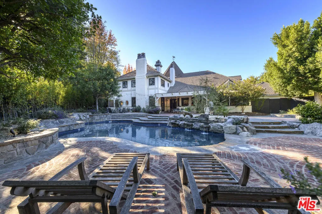 Woodland Hills, California 91364, United States, 5 Bedrooms Bedrooms, ,6 BathroomsBathrooms,Residential,Active,33663