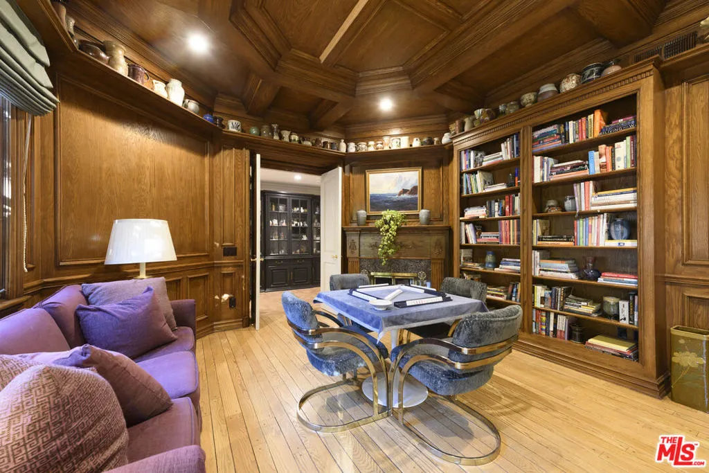 Woodland Hills, California 91364, United States, 5 Bedrooms Bedrooms, ,6 BathroomsBathrooms,Residential,Active,33663