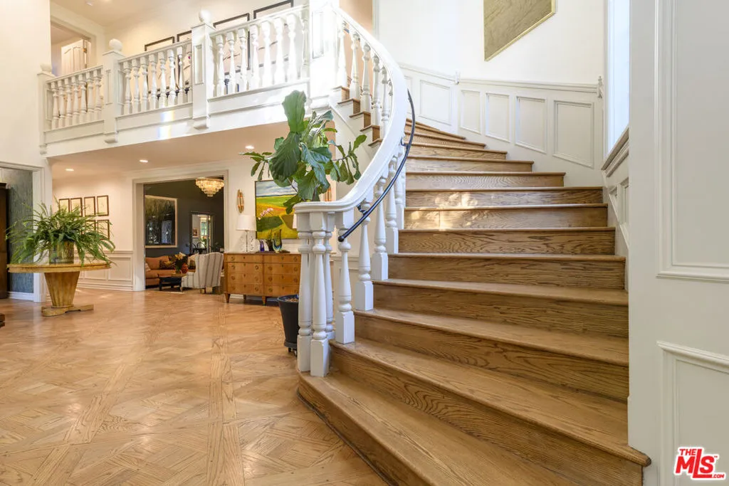 Woodland Hills, California 91364, United States, 5 Bedrooms Bedrooms, ,6 BathroomsBathrooms,Residential,Active,33663