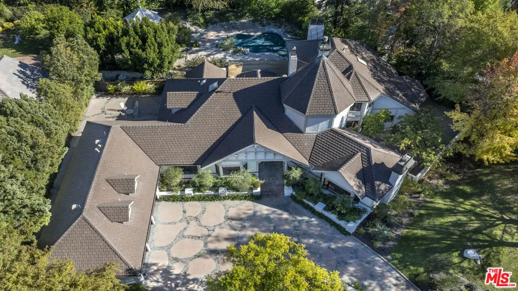 Woodland Hills, California 91364, United States, 5 Bedrooms Bedrooms, ,6 BathroomsBathrooms,Residential,Active,33663