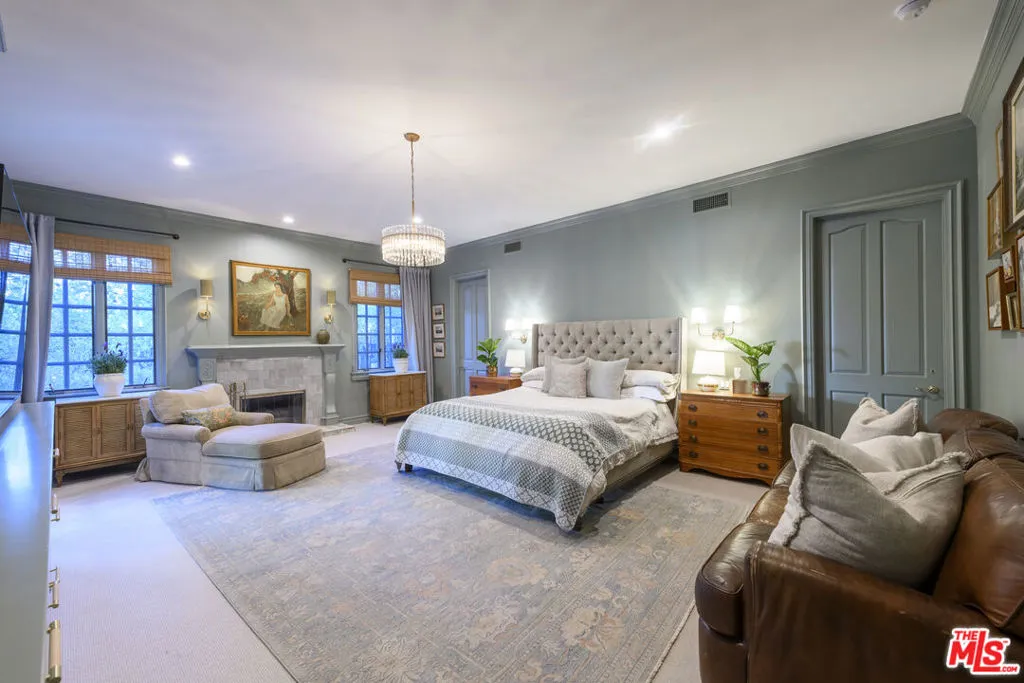 Woodland Hills, California 91364, United States, 5 Bedrooms Bedrooms, ,6 BathroomsBathrooms,Residential,Active,33663