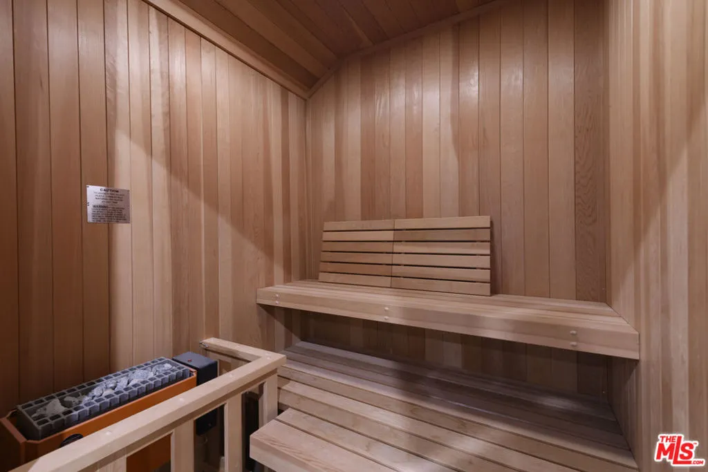 Woodland Hills, California 91364, United States, 5 Bedrooms Bedrooms, ,6 BathroomsBathrooms,Residential,Active,33663