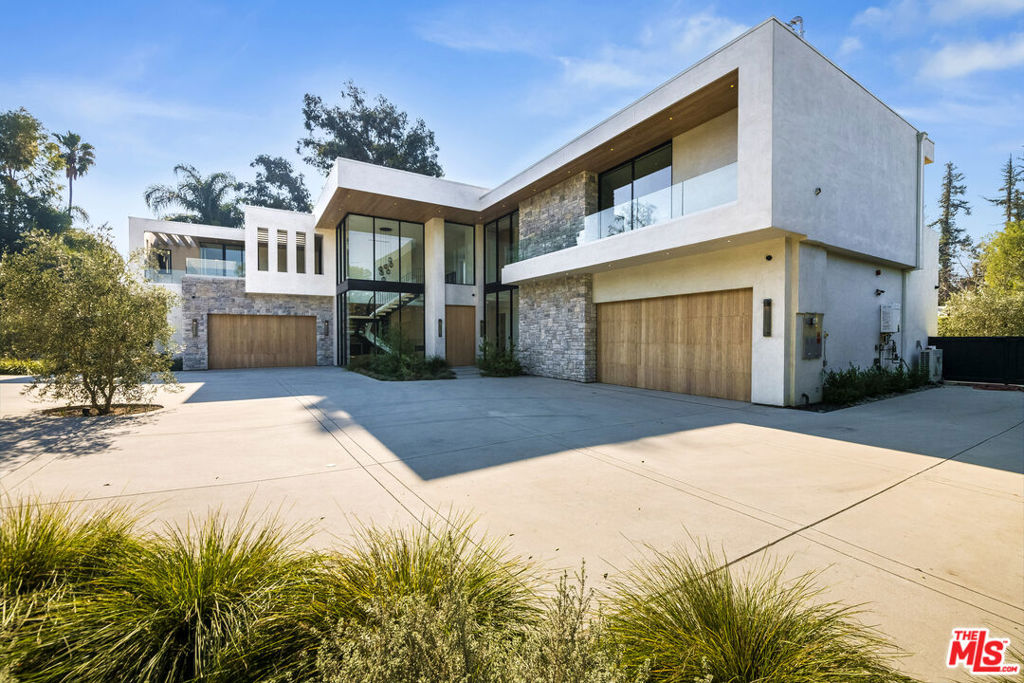 Properties 1 19554 Oxnard Street