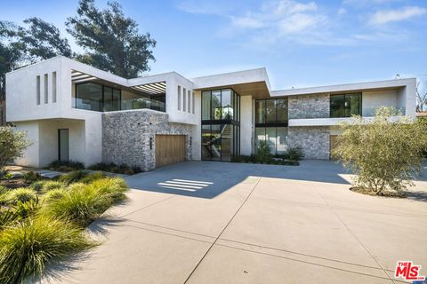 19554 Oxnard Street Tarzana CA 91356