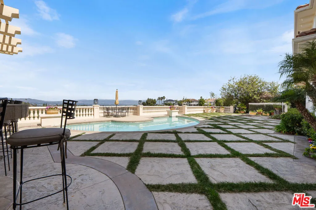 Tarzana, California 91356, United States, 5 Bedrooms Bedrooms, ,7 BathroomsBathrooms,Residential,Active,86808