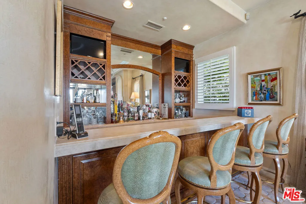 Tarzana, California 91356, United States, 5 Bedrooms Bedrooms, ,7 BathroomsBathrooms,Residential,Active,86808