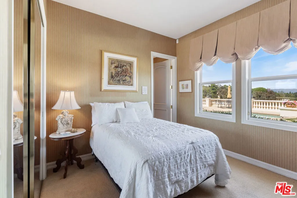 Tarzana, California 91356, United States, 5 Bedrooms Bedrooms, ,7 BathroomsBathrooms,Residential,Active,86808