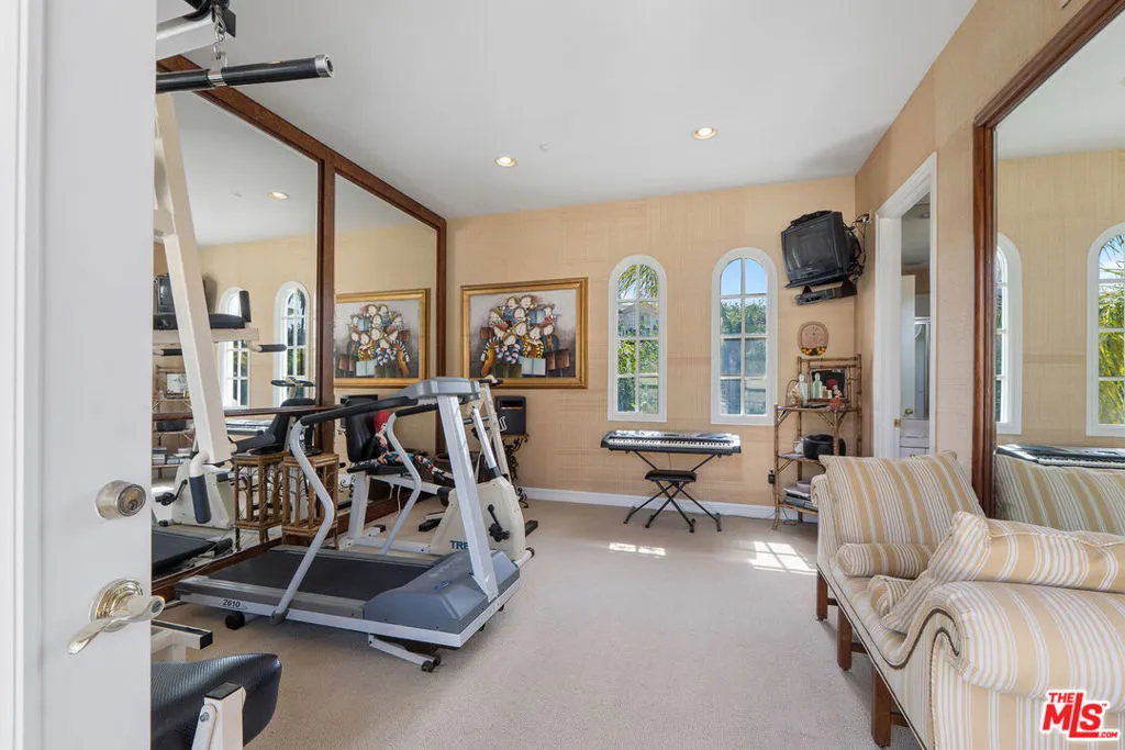 Tarzana, California 91356, United States, 5 Bedrooms Bedrooms, ,7 BathroomsBathrooms,Residential,Active,86808