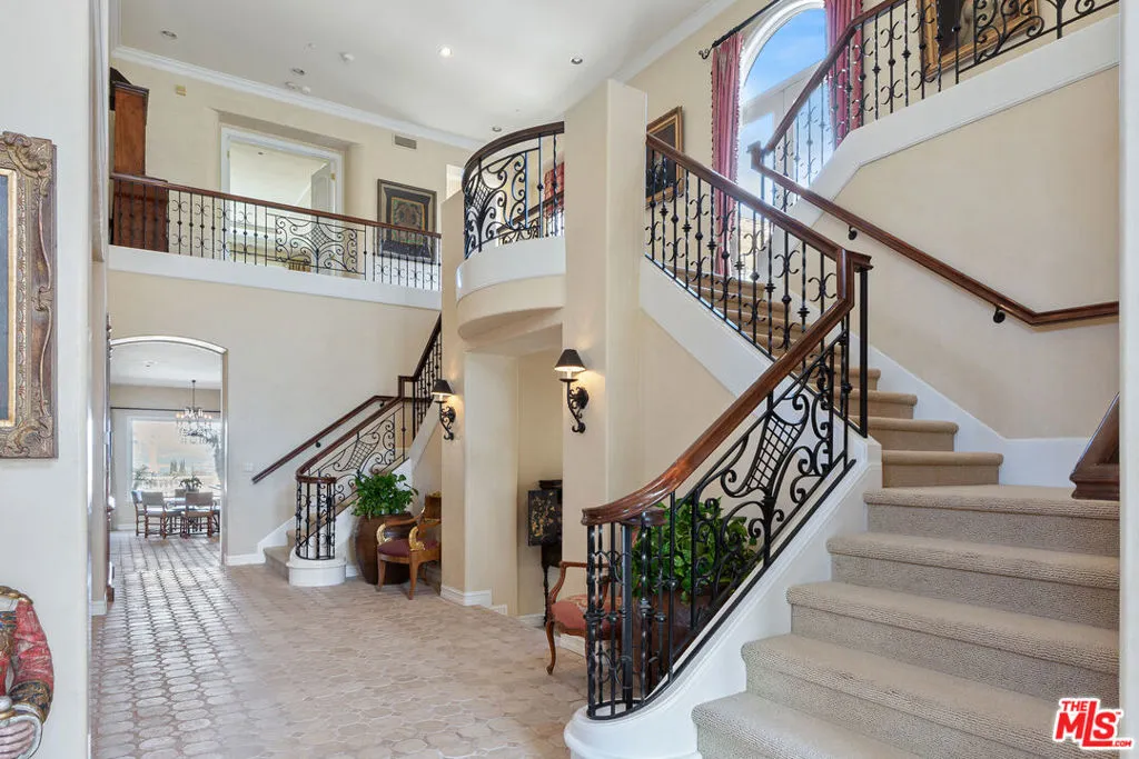 Tarzana, California 91356, United States, 5 Bedrooms Bedrooms, ,7 BathroomsBathrooms,Residential,Active,86808