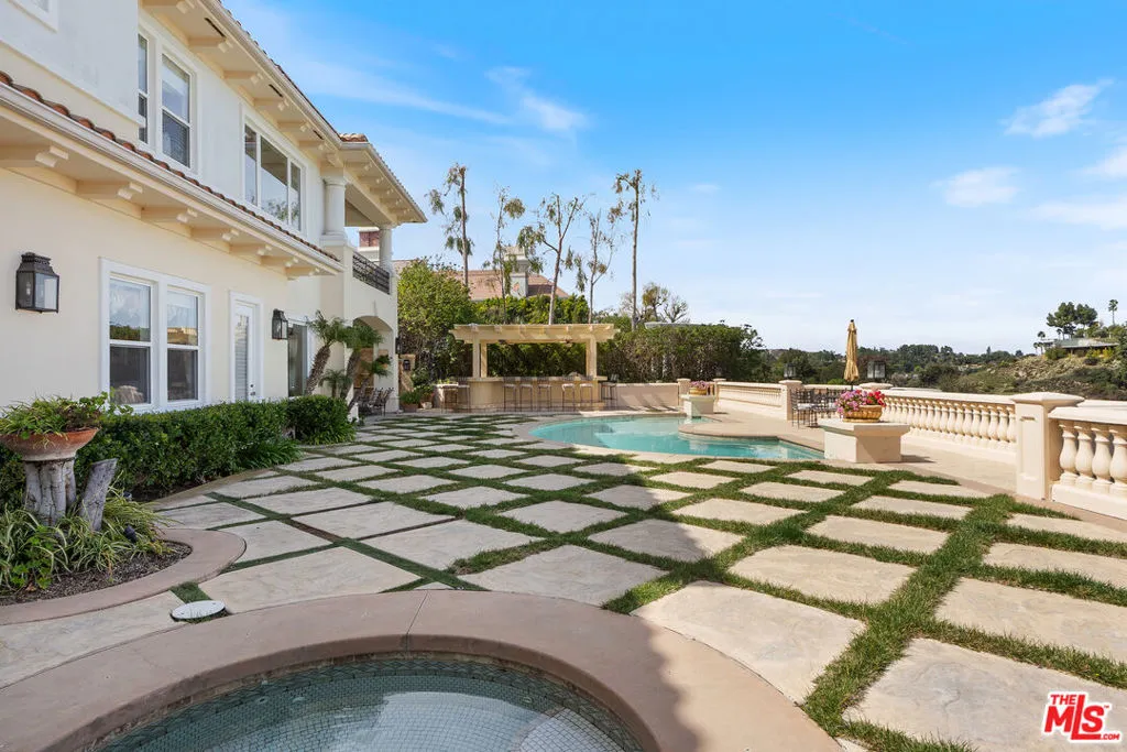 Tarzana, California 91356, United States, 5 Bedrooms Bedrooms, ,7 BathroomsBathrooms,Residential,Active,86808