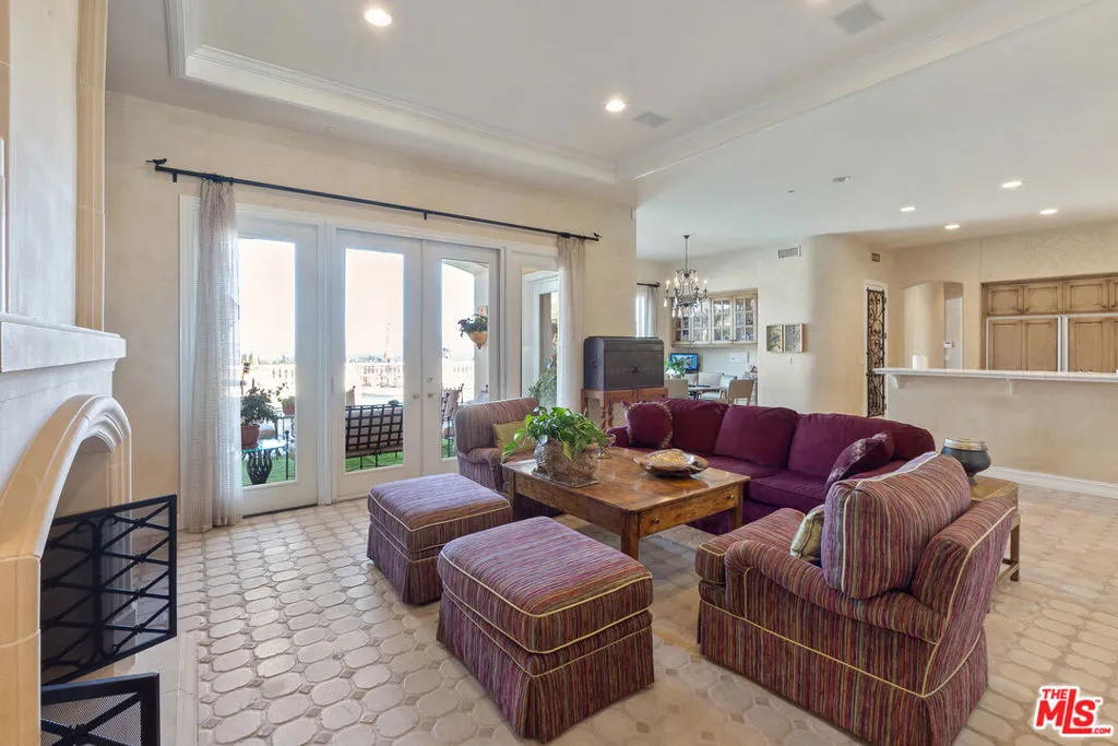 Tarzana, California 91356, United States, 5 Bedrooms Bedrooms, ,7 BathroomsBathrooms,Residential,Active,86808