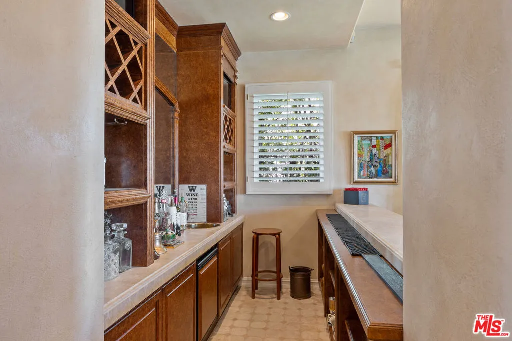 Tarzana, California 91356, United States, 5 Bedrooms Bedrooms, ,7 BathroomsBathrooms,Residential,Active,86808